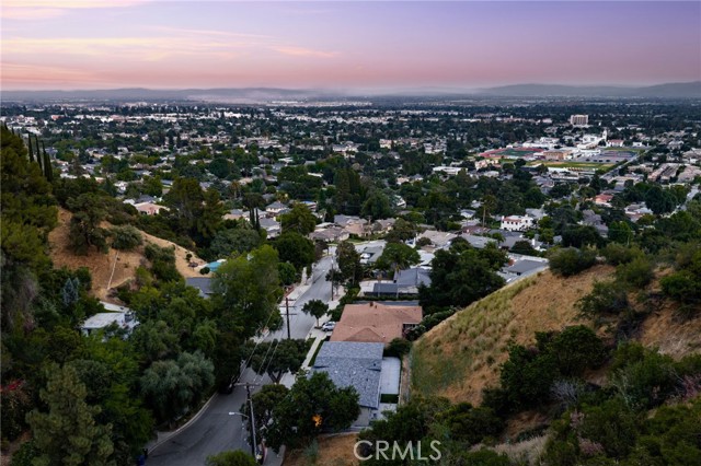 325 N Madison Avenue, Monrovia CA: https://media.crmls.org/medias/2ba55168-3b0a-4f84-a2d5-f63c5c8bab03.jpg