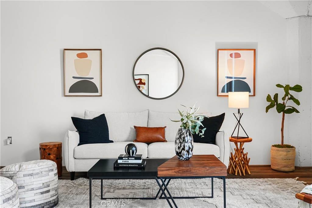 https://media.crmls.org/medias/2ba5b82f-cb1d-469b-ada2-28f68994e453.jpg?preset=X-Large