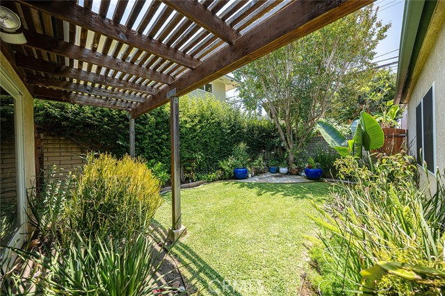 350 Claremont Avenue, Long Beach CA: https://media.crmls.org/medias/2ba62a94-ece4-4ff6-b389-c50880ee5f6d.jpg