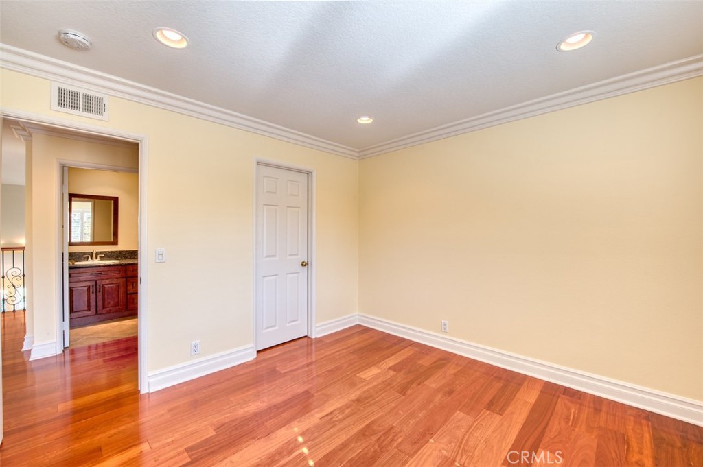 MLS #OC25241861 image #19