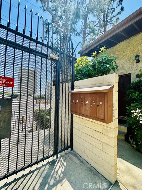 9039 Van Nuys Boulevard, Panorama City CA: https://media.crmls.org/medias/2ba6e3ab-e69b-41da-9248-694d2b5e4893.jpg