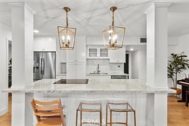 Detail Gallery Image 8 of 25 For 10501 Wilshire #2212,  Los Angeles,  CA 90024 - 2 Beds | 3 Baths