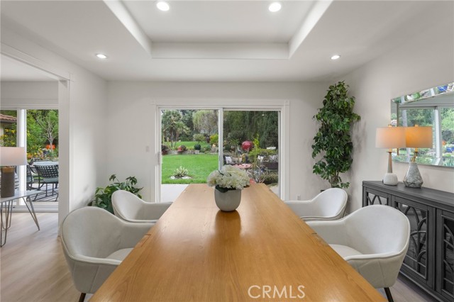 Detail Gallery Image 16 of 62 For 18760 Wells, Tarzana,  CA 91356 - 5 Beds | 4 Baths