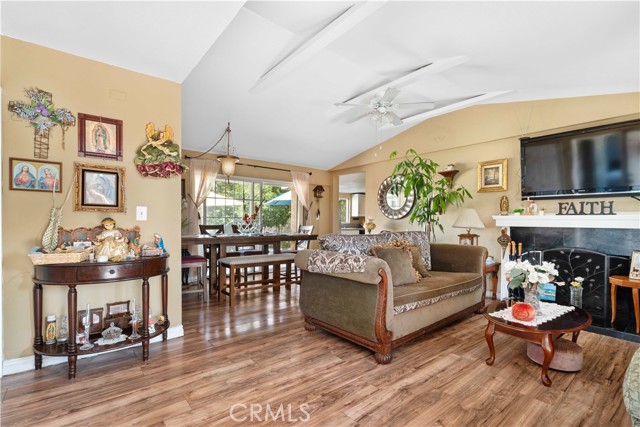 17913 E Kelby Street, Covina CA: https://media.crmls.org/medias/2ba80f1c-9afa-4f7f-beb9-38ad850a9a6e.jpg