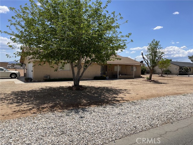 Detail Gallery Image 1 of 14 For 20631 Zuni Rd, Apple Valley,  CA 92307 - 3 Beds | 2 Baths