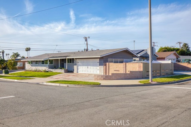 Detail Gallery Image 20 of 68 For 10511 Dewey Dr, Garden Grove,  CA 92840 - 10 Beds | 6 Baths