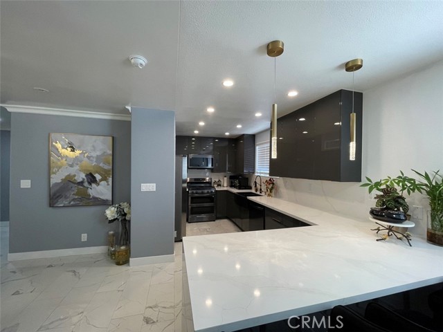 Detail Gallery Image 12 of 37 For 5305 White Oak Ave #F,  Encino,  CA 91316 - 2 Beds | 3 Baths