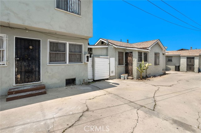 1220 91st Street, Los Angeles CA: https://media.crmls.org/medias/2ba978a3-dfae-4caa-b8d7-86efacafb85d.jpg