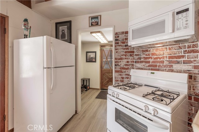 941 Anita Avenue, Big Bear City CA: https://media.crmls.org/medias/2bab16bb-9adb-4055-be51-2da8095e76df.jpg