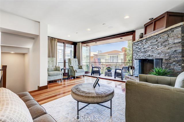 Detail Gallery Image 8 of 44 For 436 32nd St., Manhattan Beach,  CA 90266 - 4 Beds | 4 Baths