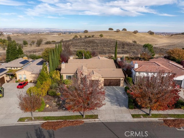 Detail Gallery Image 3 of 46 For 955 Vista Cerro Dr, Paso Robles,  CA 93446 - 4 Beds | 3 Baths