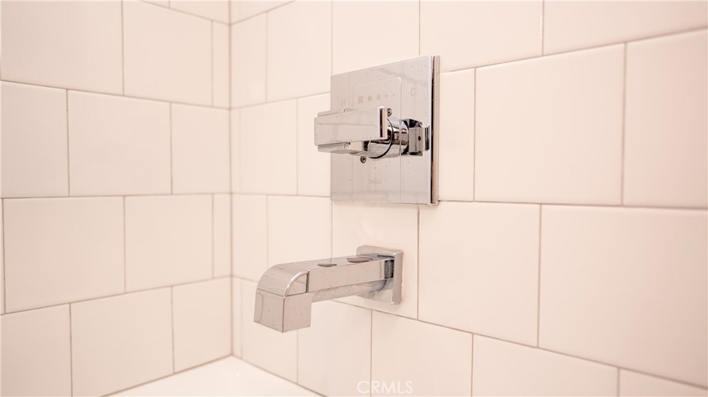 https://media.crmls.org/medias/2babdb10-fd75-4d7d-a2cf-bf09b1b82b36.jpg?preset=X-Large