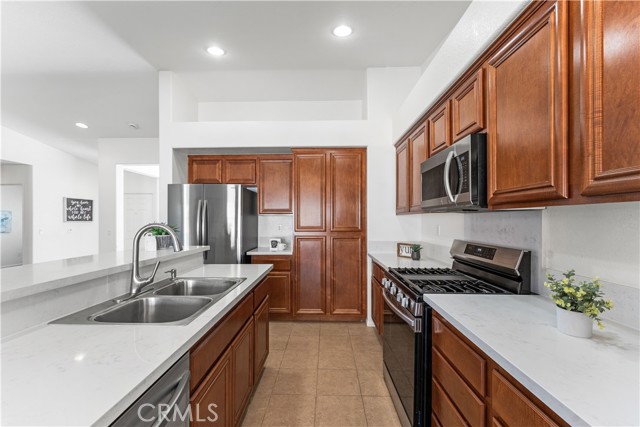 Detail Gallery Image 16 of 42 For 3319 Gemstone, Rosamond,  CA 93560 - 3 Beds | 2 Baths