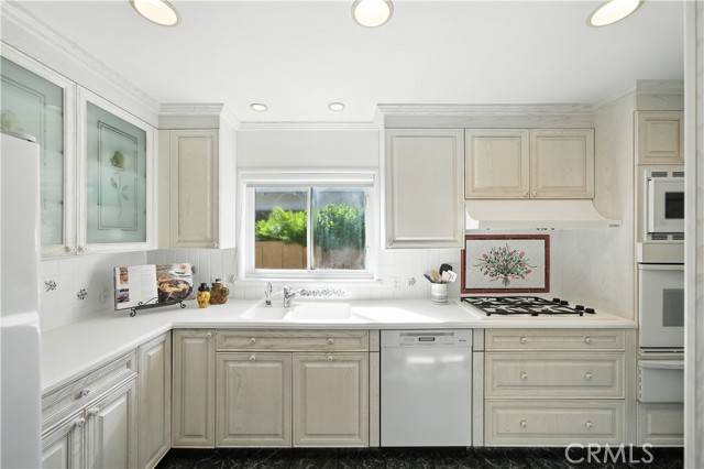 Detail Gallery Image 15 of 27 For 1319 Skyview Dr, Burlingame,  CA 94010 - 3 Beds | 2 Baths