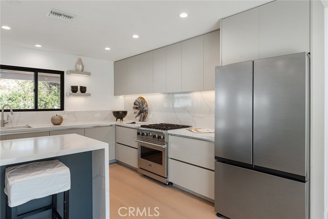 Detail Gallery Image 15 of 57 For 5630 Blanco Ave, Woodland Hills,  CA 91367 - 4 Beds | 4/1 Baths