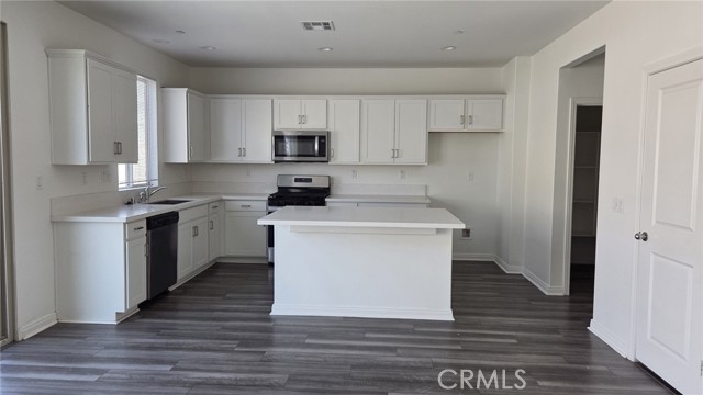 Detail Gallery Image 6 of 36 For 766 Whistling Straits Ct, Perris,  CA 92571 - 4 Beds | 2/1 Baths