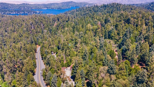 901 Ca-173, Lake Arrowhead CA: https://media.crmls.org/medias/2baf011c-e961-4e19-891b-196c2455ba69.jpg