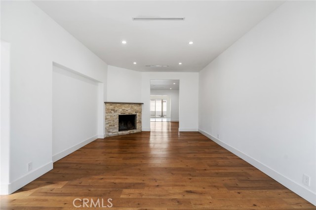 Detail Gallery Image 7 of 54 For 6015 Laurelgrove, North Hollywood,  CA 91606 - 5 Beds | 5 Baths