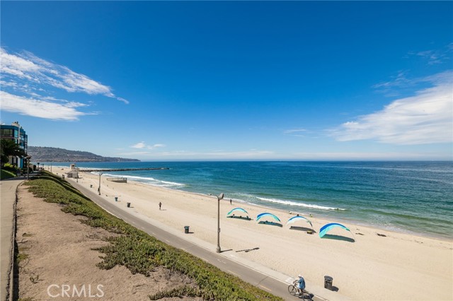 531 Esplanade, Redondo Beach, California 90277, 2 Bedrooms Bedrooms, ,2 BathroomsBathrooms,Residential,Sold,Esplanade,SB22172842