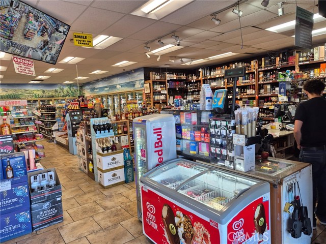3200 Mission Avenue, Oceanside CA: https://media.crmls.org/medias/2bb10781-51eb-4097-b8b0-d0ca2ce293c4.jpg