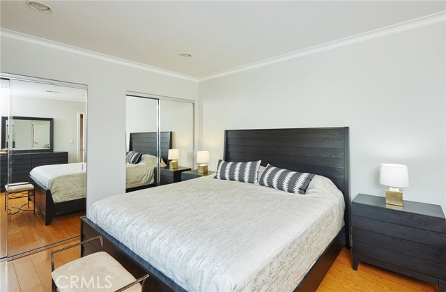 Detail Gallery Image 14 of 33 For 17827 Burbank Bld, Encino,  CA 91316 - 3 Beds | 2 Baths