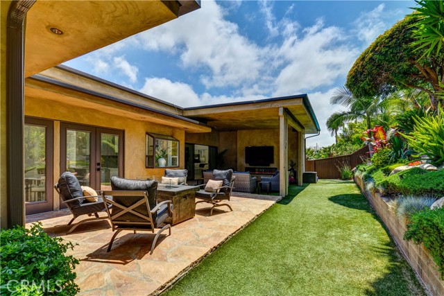 4557 Don Timoteo Drive, Los Angeles CA: https://media.crmls.org/medias/2bb1916a-a561-4f82-b6d2-183c9edfbe7c.jpg