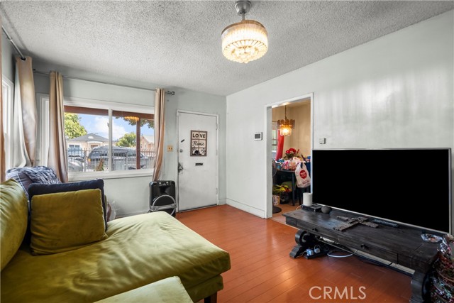 908 W 132nd Street, Compton CA: https://media.crmls.org/medias/2bb1b631-0186-4ed6-9e27-65279432c4b6.jpg