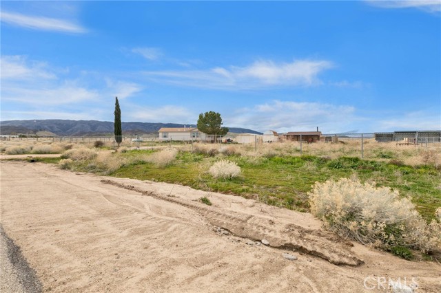 Detail Gallery Image 4 of 38 For 49611 Three Points Rd, Lancaster,  CA 93536 - 3 Beds | 2 Baths