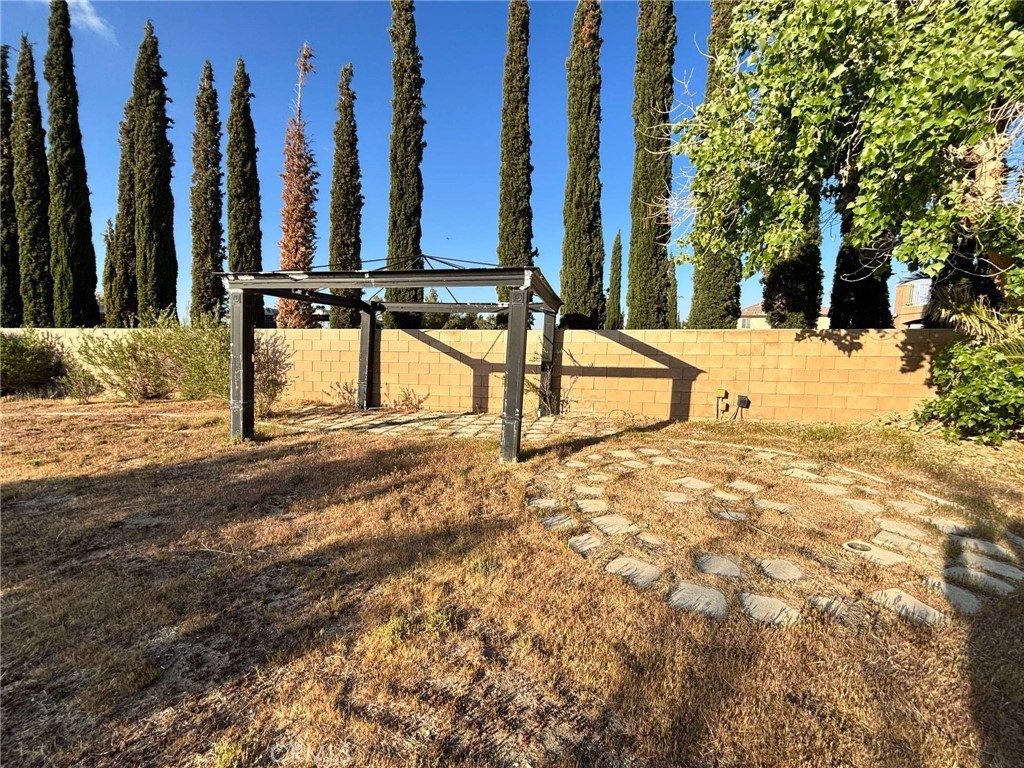 https://media.crmls.org/medias/2bb20db7-82cb-4824-83a3-2ee2aec056ce.jpg?preset=X-Large