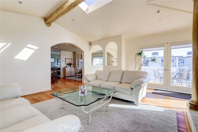 309 3rd Street, Manhattan Beach CA: https://media.crmls.org/medias/2bb23aa1-db84-4f76-9018-e3619c0639fc.jpg