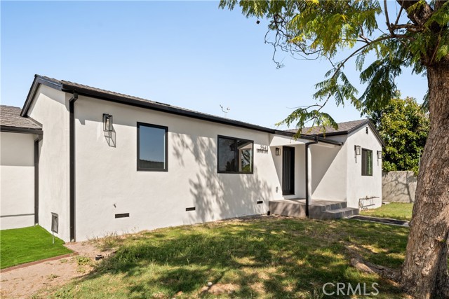 Detail Gallery Image 2 of 33 For 7943 Ledge Ave, Sun Valley,  CA 91352 - 3 Beds | 3 Baths