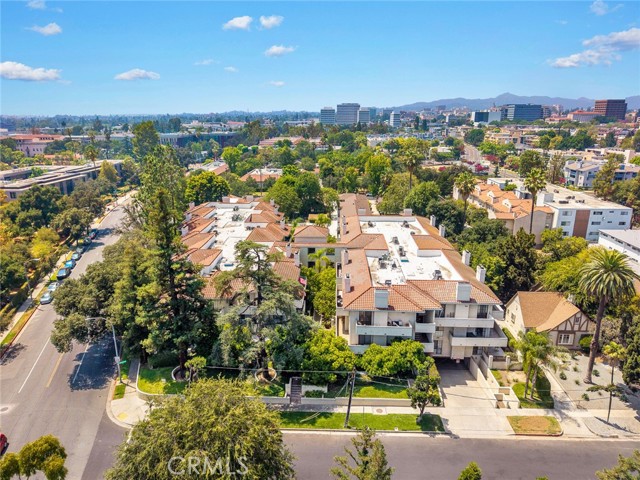 245 S Holliston Avenue, Pasadena CA: https://media.crmls.org/medias/2bb54d33-7478-4d40-a553-dbcb540fe246.jpg