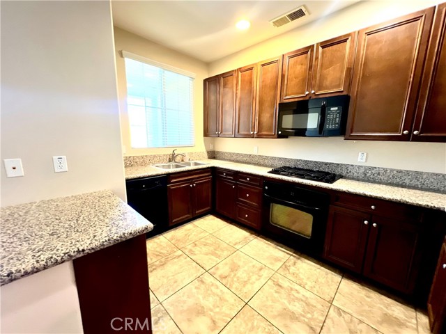 Detail Gallery Image 11 of 35 For 30505 Canyon Hills Rd #2305,  Lake Elsinore,  CA 92532 - 2 Beds | 2/1 Baths