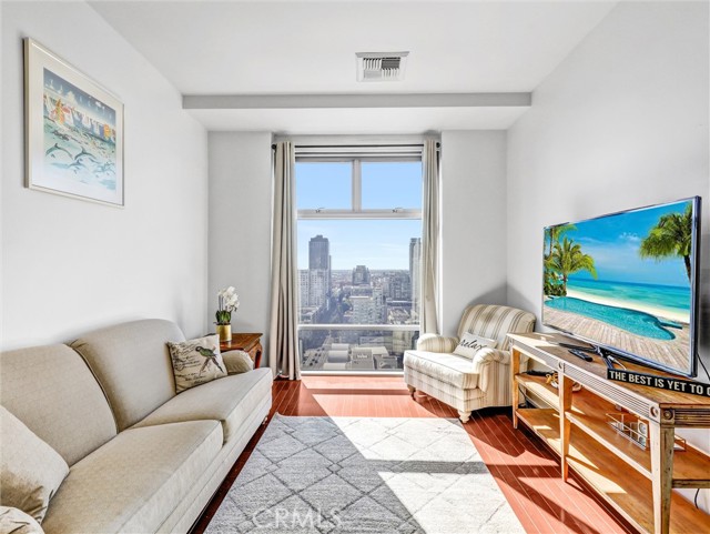 Detail Gallery Image 14 of 32 For 801 S Grand Ave #1812,  Los Angeles,  CA 90017 - 2 Beds | 2 Baths