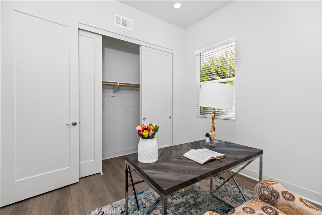 MLS #WS25255346 image #17