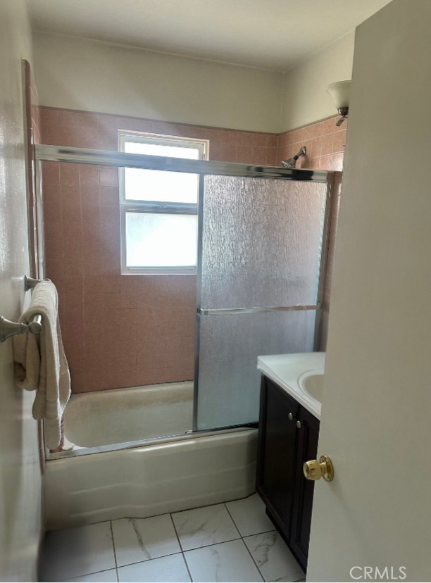 241 S Kern Avenue, Los Angeles CA: https://media.crmls.org/medias/2bb67372-c7a3-48dc-a9dd-7d62abbf123c.jpg