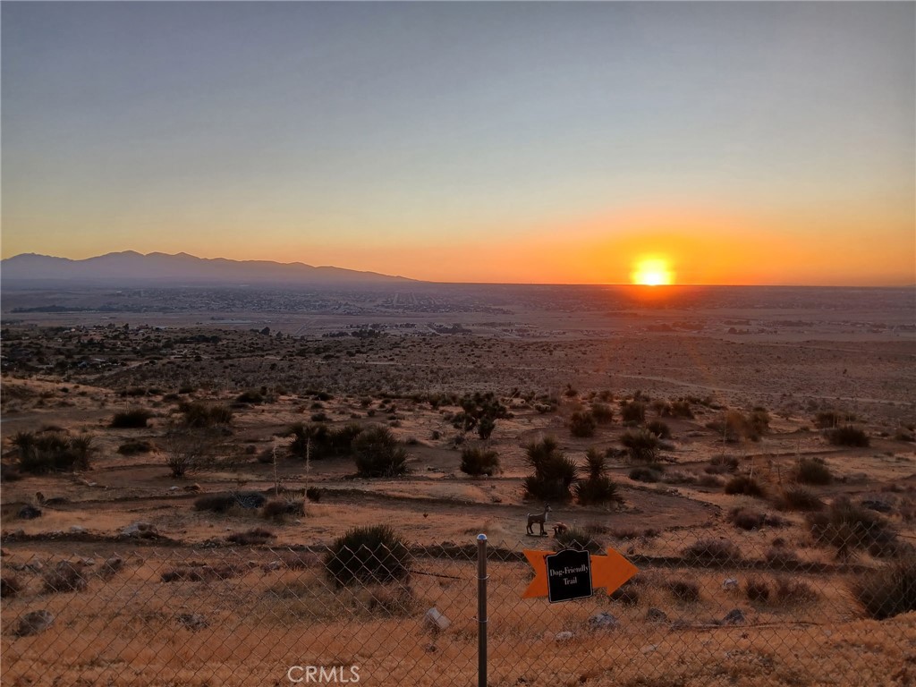 https://media.crmls.org/medias/2bb68434-8eee-49d7-8282-a2fa79f32a9b.jpg?preset=X-Large