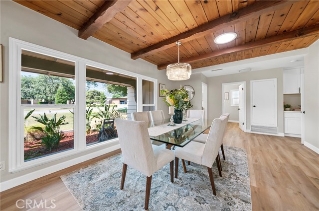 552 E Mountain View Avenue, Glendora CA: https://media.crmls.org/medias/2bb6ad2b-25a9-4b9e-bfbd-a967e3a25425.jpg