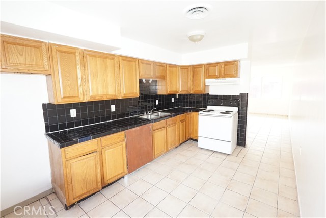 1108 Monterey Street, Bakersfield CA: https://media.crmls.org/medias/2bb6f7c0-b73f-4214-adf6-b4a8da5451b9.jpg
