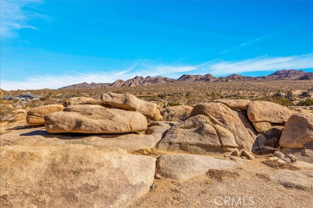 8427 Rock Haven Road, Joshua Tree CA: https://media.crmls.org/medias/2bb750d5-cc70-419f-aff1-957c47e625e2.jpg