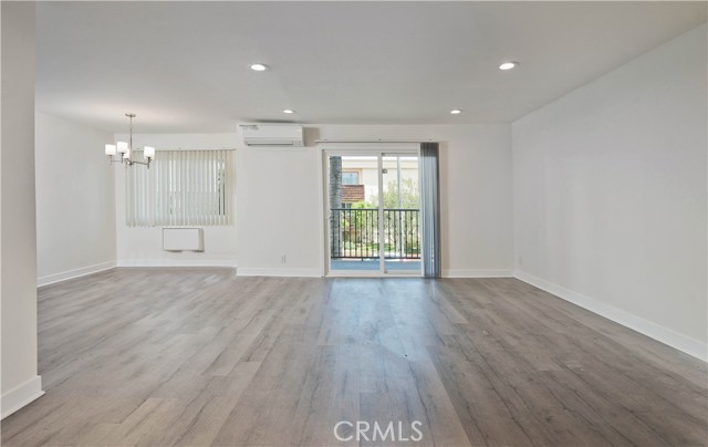 5415 Newcastle Avenue, Encino CA: https://media.crmls.org/medias/2bb83b77-2c93-47b4-87b7-8da182f173fe.jpg