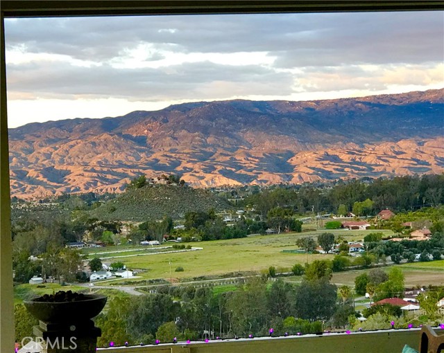 28291 Vista Del Valle, Hemet CA: https://media.crmls.org/medias/2bb846d0-1a17-4965-9836-72dbade30e00.jpg