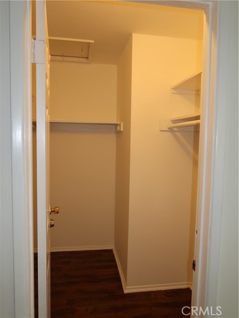 Detail Gallery Image 12 of 37 For 8055 Canby Ave #5,  Reseda,  CA 91335 - 3 Beds | 2/1 Baths