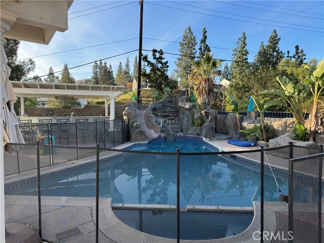 Detail Gallery Image 9 of 10 For 6014 E Hillcrest Cir, Anaheim,  CA 92807 - 4 Beds | 3/1 Baths