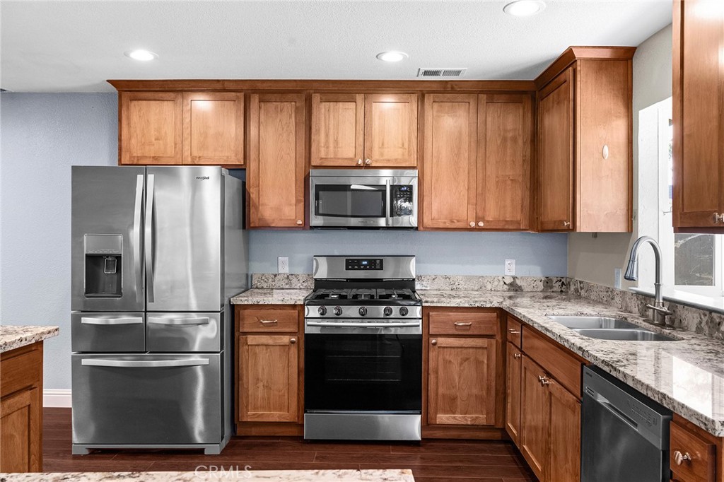 https://media.crmls.org/medias/2bb8d906-113c-4d07-a04b-587cec7e55bb.jpg?preset=X-Large