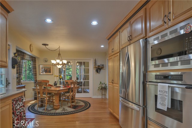 Detail Gallery Image 13 of 38 For 196 N Fairway Dr, Lake Arrowhead,  CA 92352 - 3 Beds | 2 Baths