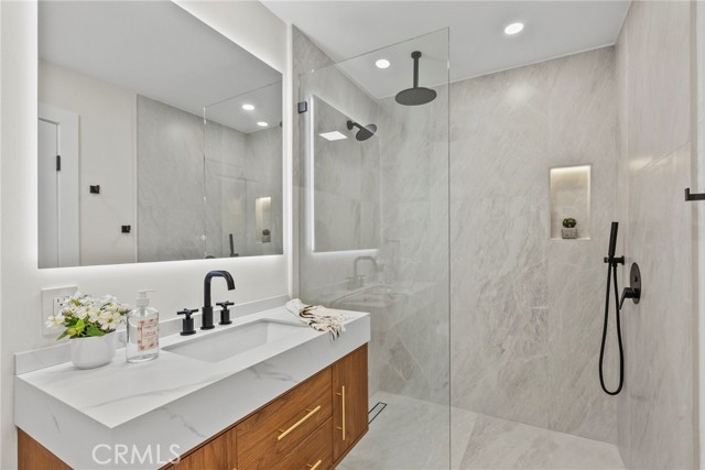 Detail Gallery Image 37 of 46 For 2928 11th, Los Angeles,  CA 90018 - 3 Beds | 2 Baths