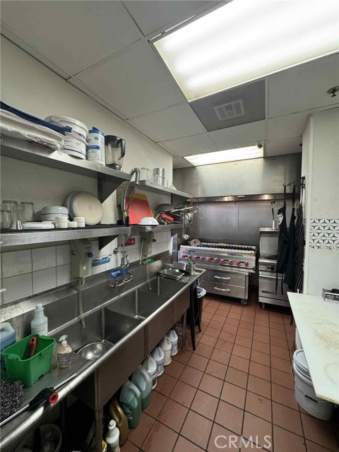 245 Pine Ave Avenue, Long Beach CA: https://media.crmls.org/medias/2bba7c43-0912-495b-a5df-9bafd4ccee69.jpg