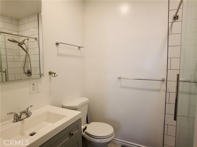 Downstairs Full bathroom