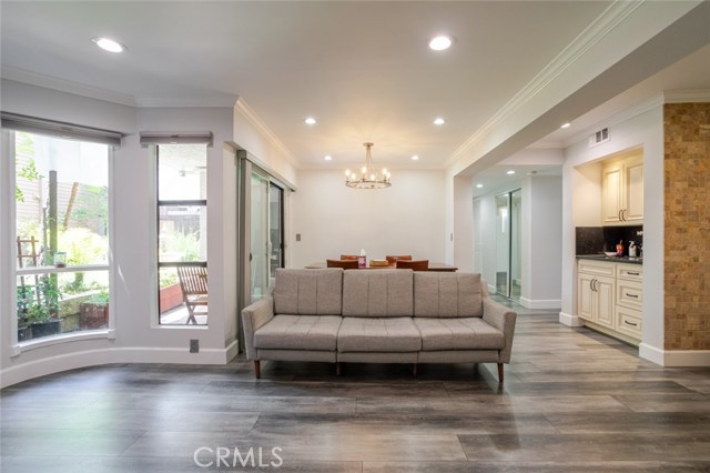 Detail Gallery Image 6 of 31 For 236 N Louise St #104,  Glendale,  CA 91206 - 2 Beds | 2 Baths